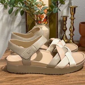 Vionic NWOB 8.5W Cobblestone Multi Leather Rosa Strappy Sandals Casual Comfort